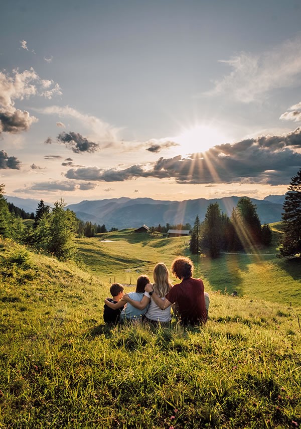 Fantastischer Ausblick auf die Bergwelt und die umliegenden Almen