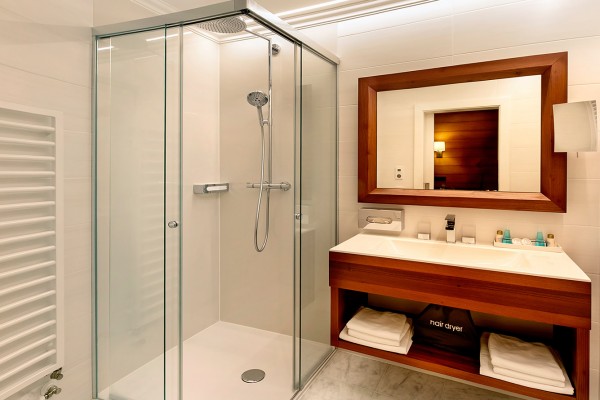 Komfort-Doppelzimmer Badezimmer